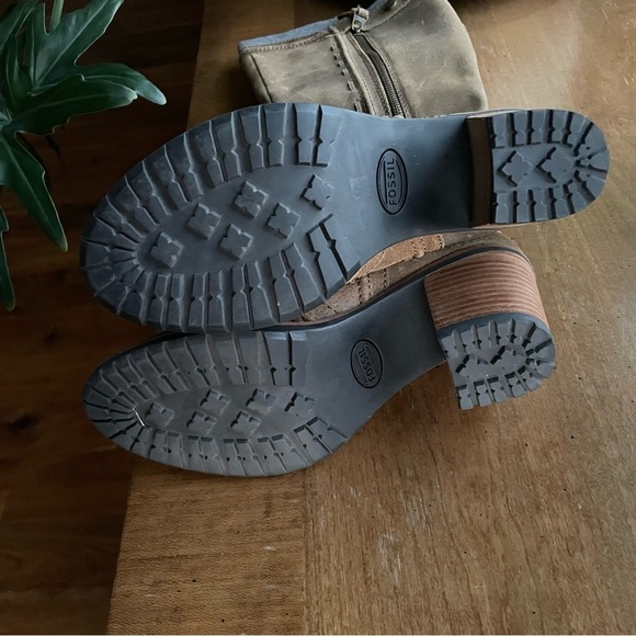 Fossil Knee High Lug Sole Heeled Tall Leather Boots - Picture 6 of 11